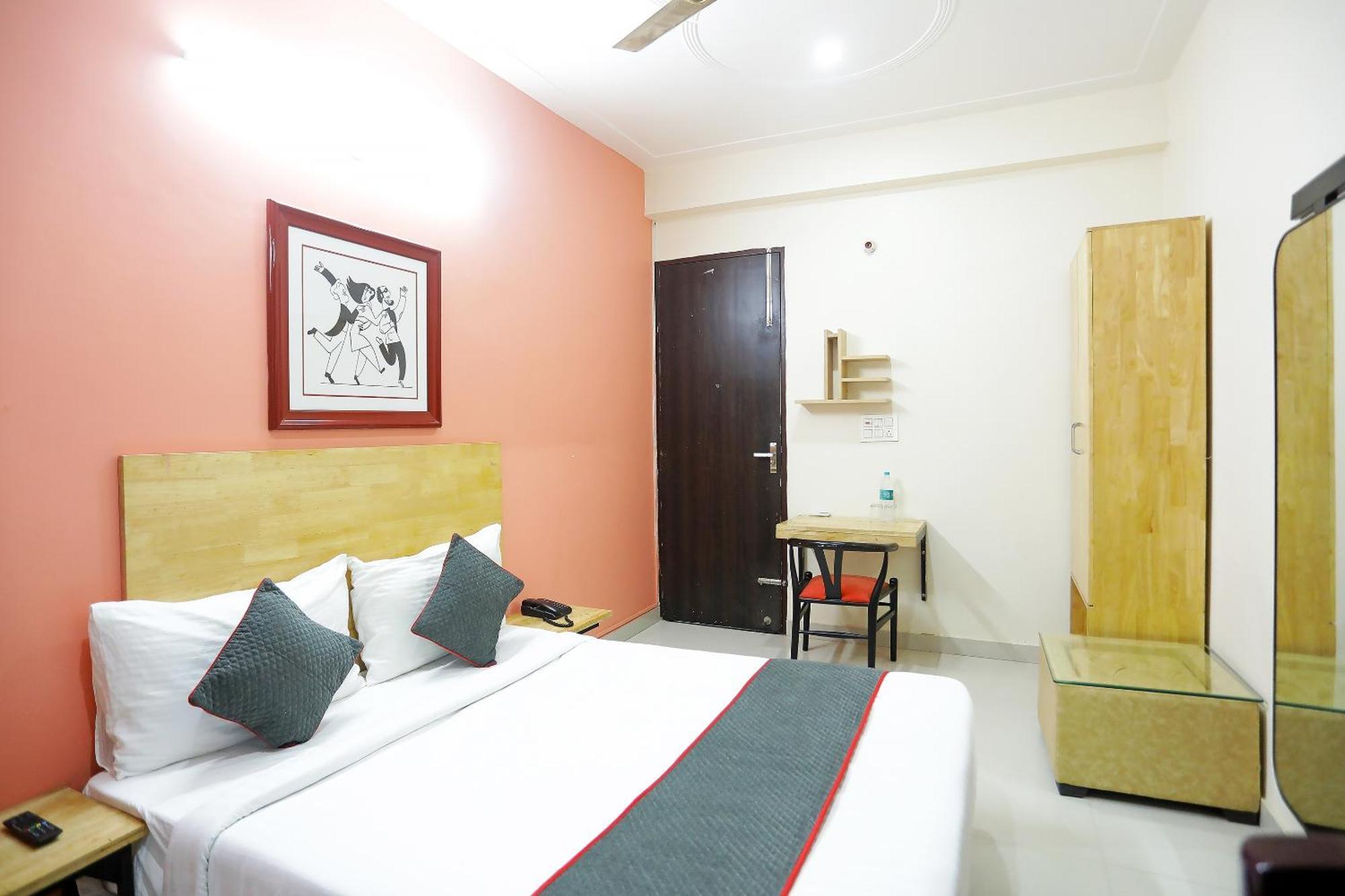 Super Townhouse Cloud Bay, Near Genpact, Sector-69, Gurgaon Otel Dış mekan fotoğraf