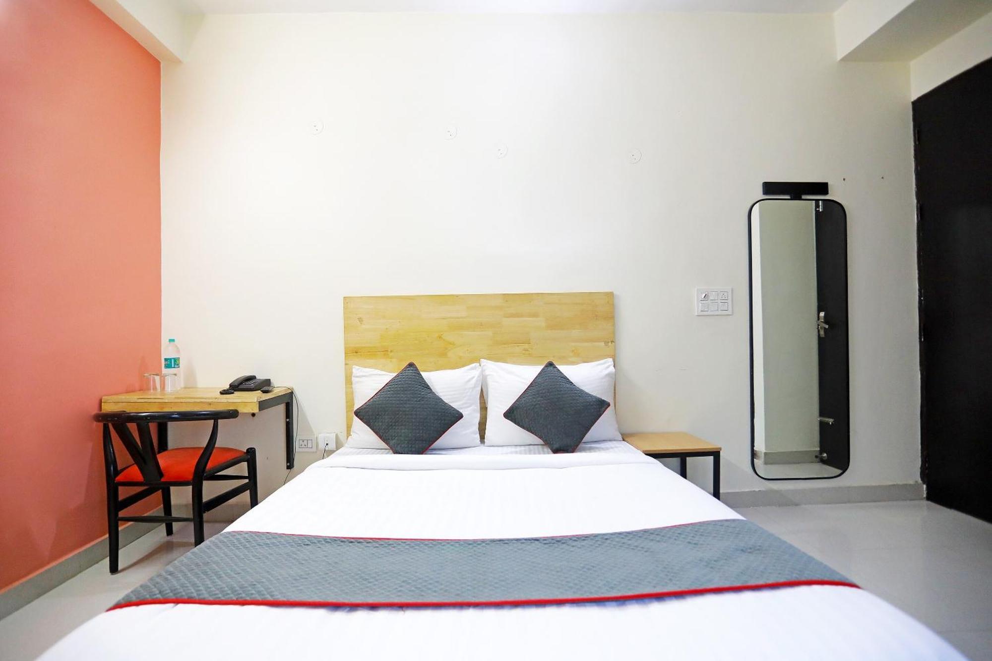 Super Townhouse Cloud Bay, Near Genpact, Sector-69, Gurgaon Otel Dış mekan fotoğraf