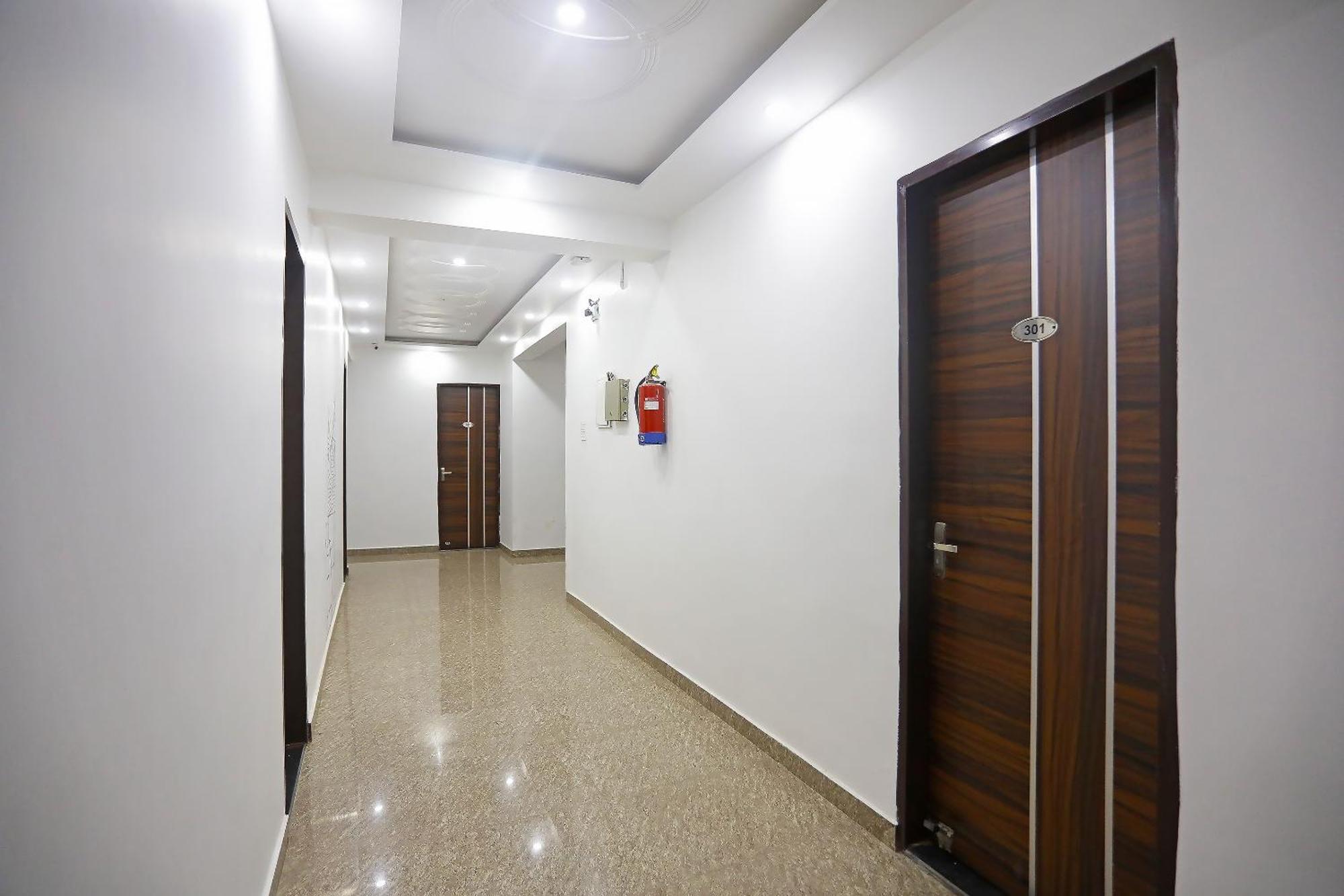 Super Townhouse Cloud Bay, Near Genpact, Sector-69, Gurgaon Otel Dış mekan fotoğraf