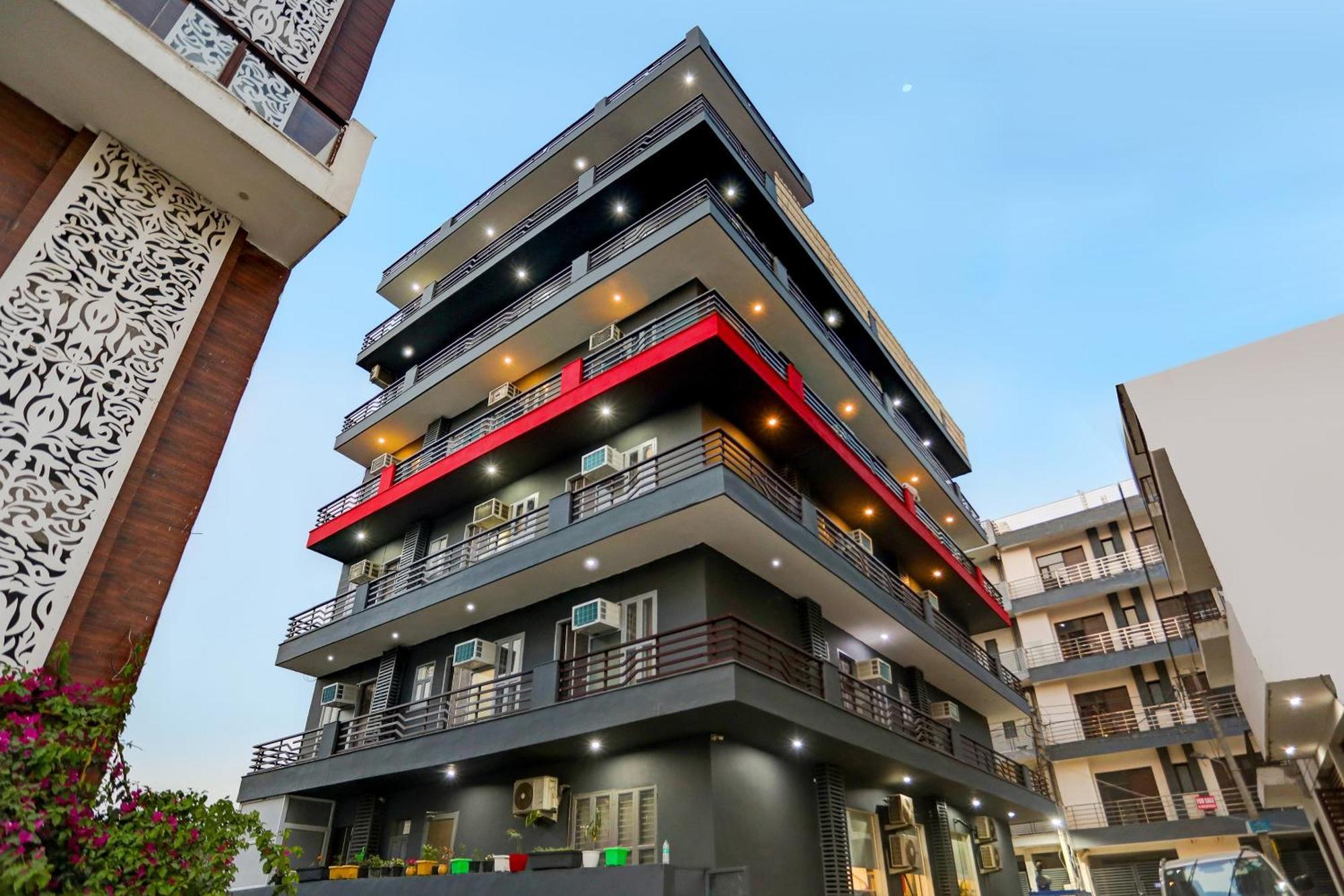 Super Townhouse Cloud Bay, Near Genpact, Sector-69, Gurgaon Otel Dış mekan fotoğraf