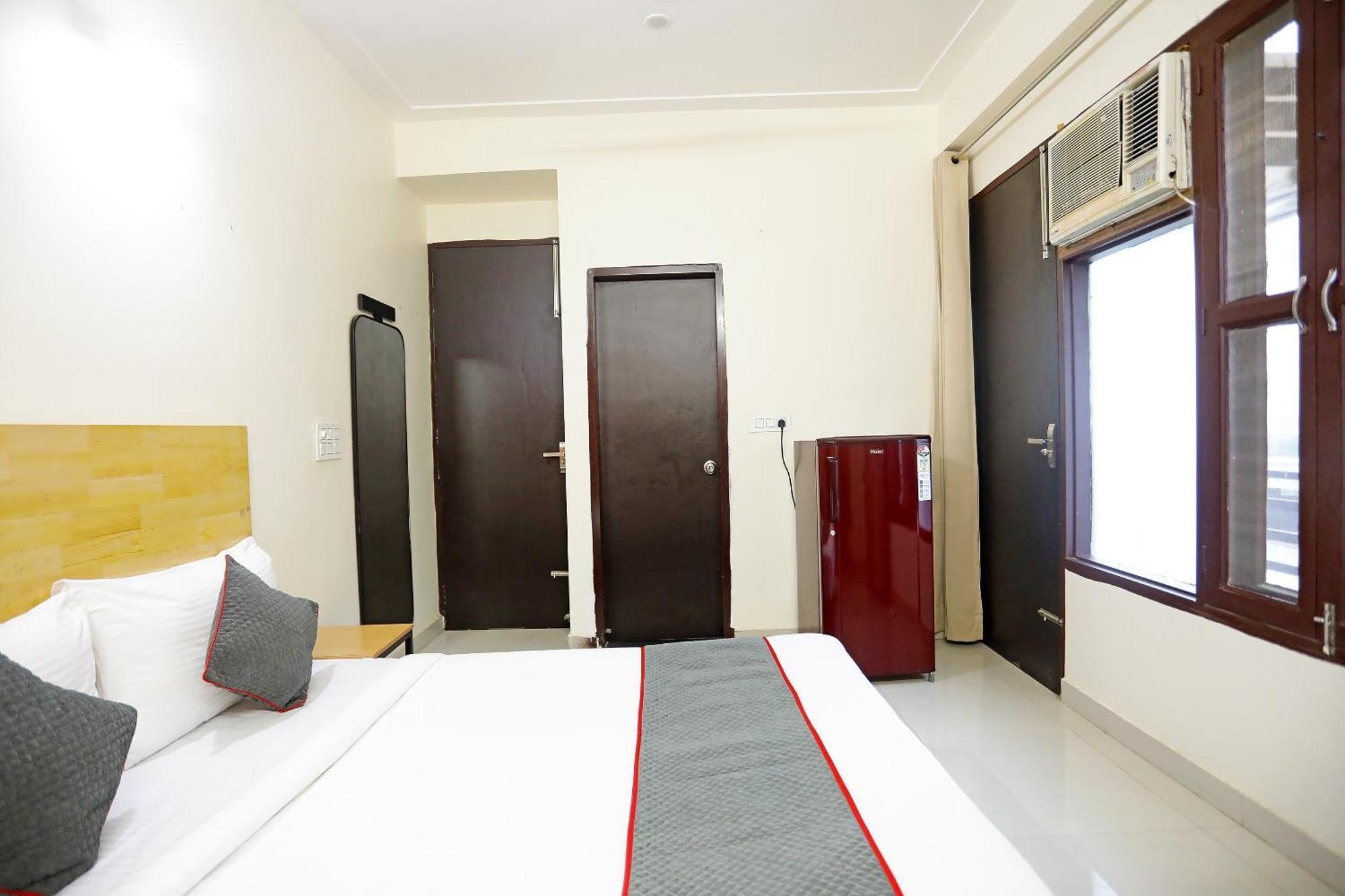 Super Townhouse Cloud Bay, Near Genpact, Sector-69, Gurgaon Otel Dış mekan fotoğraf