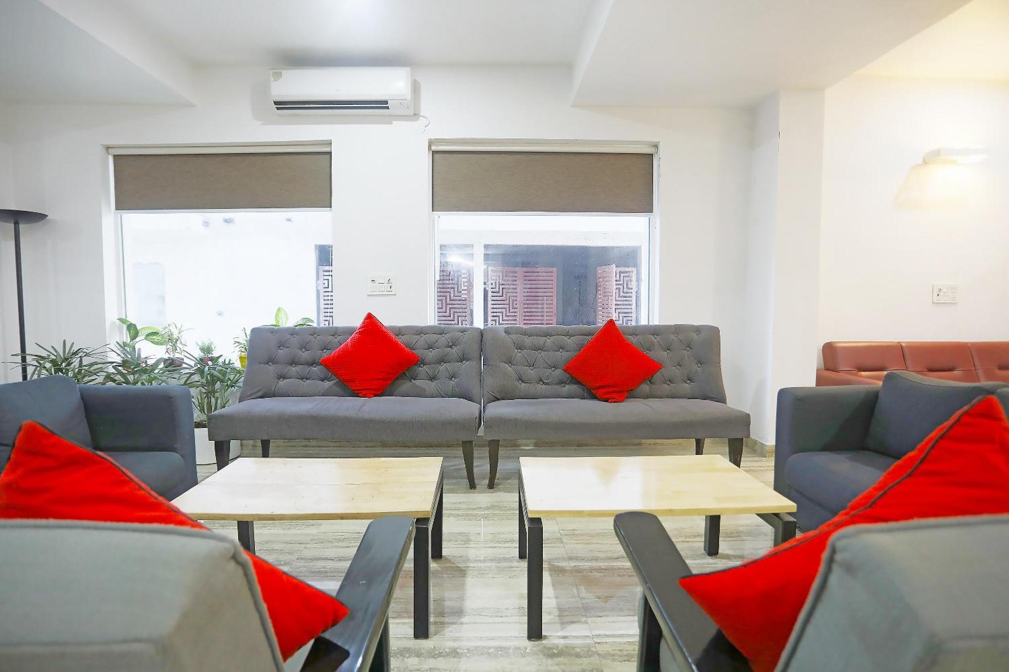 Super Townhouse Cloud Bay, Near Genpact, Sector-69, Gurgaon Otel Dış mekan fotoğraf