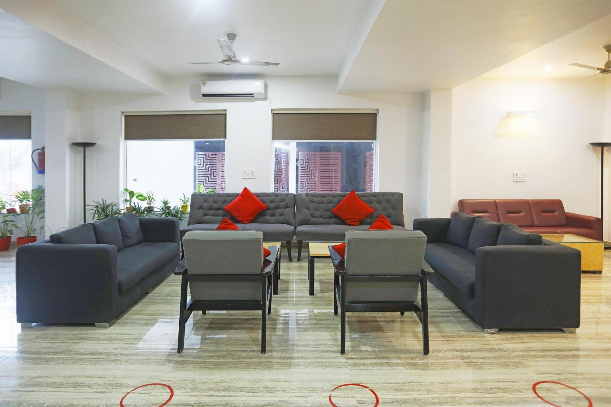 Super Townhouse Cloud Bay, Near Genpact, Sector-69, Gurgaon Otel Dış mekan fotoğraf