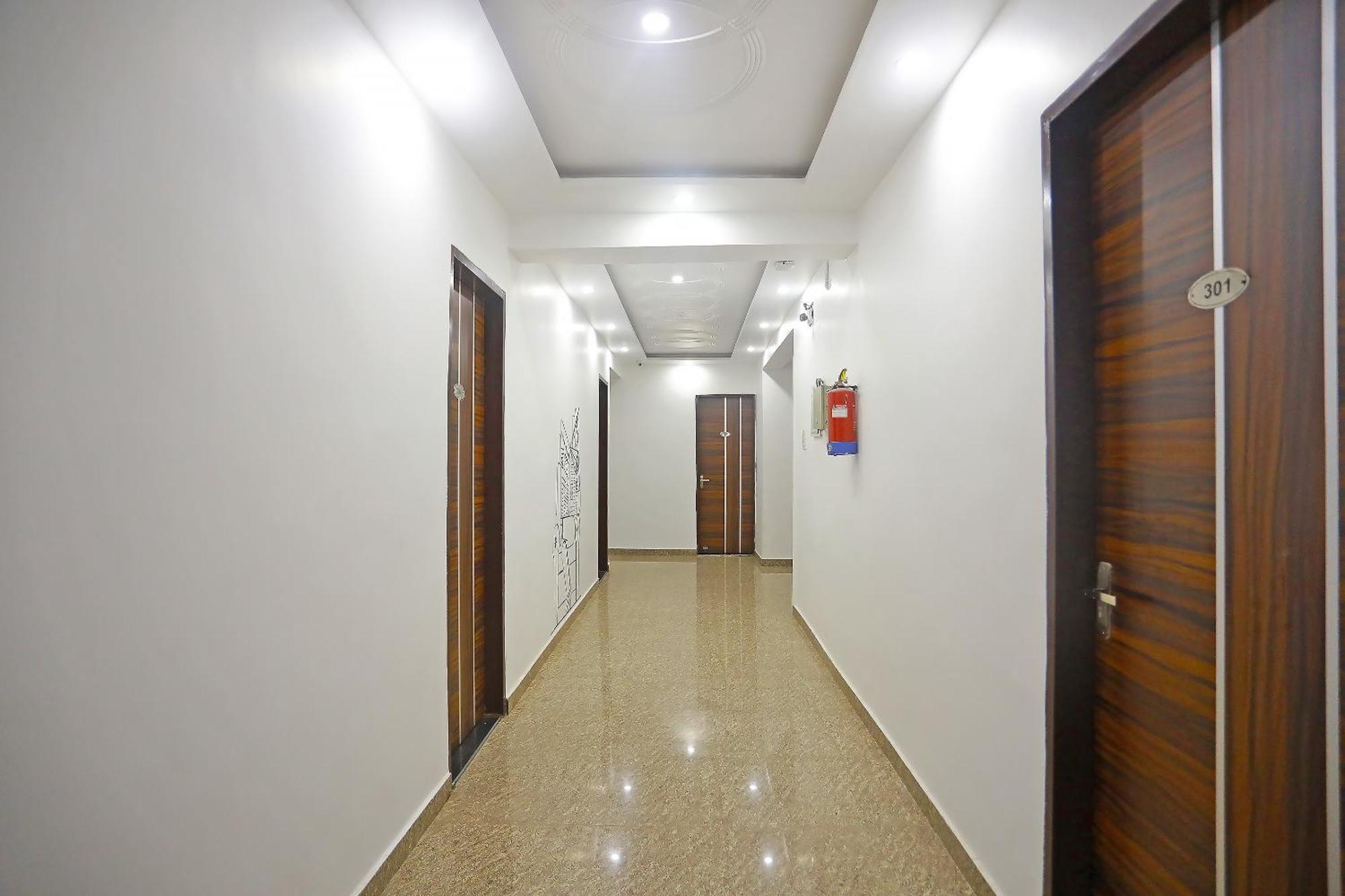 Super Townhouse Cloud Bay, Near Genpact, Sector-69, Gurgaon Otel Dış mekan fotoğraf