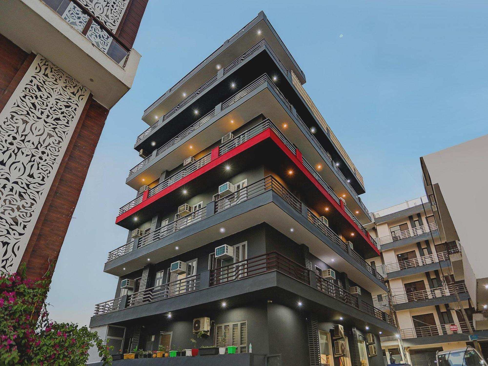 Super Townhouse Cloud Bay, Near Genpact, Sector-69, Gurgaon Otel Dış mekan fotoğraf